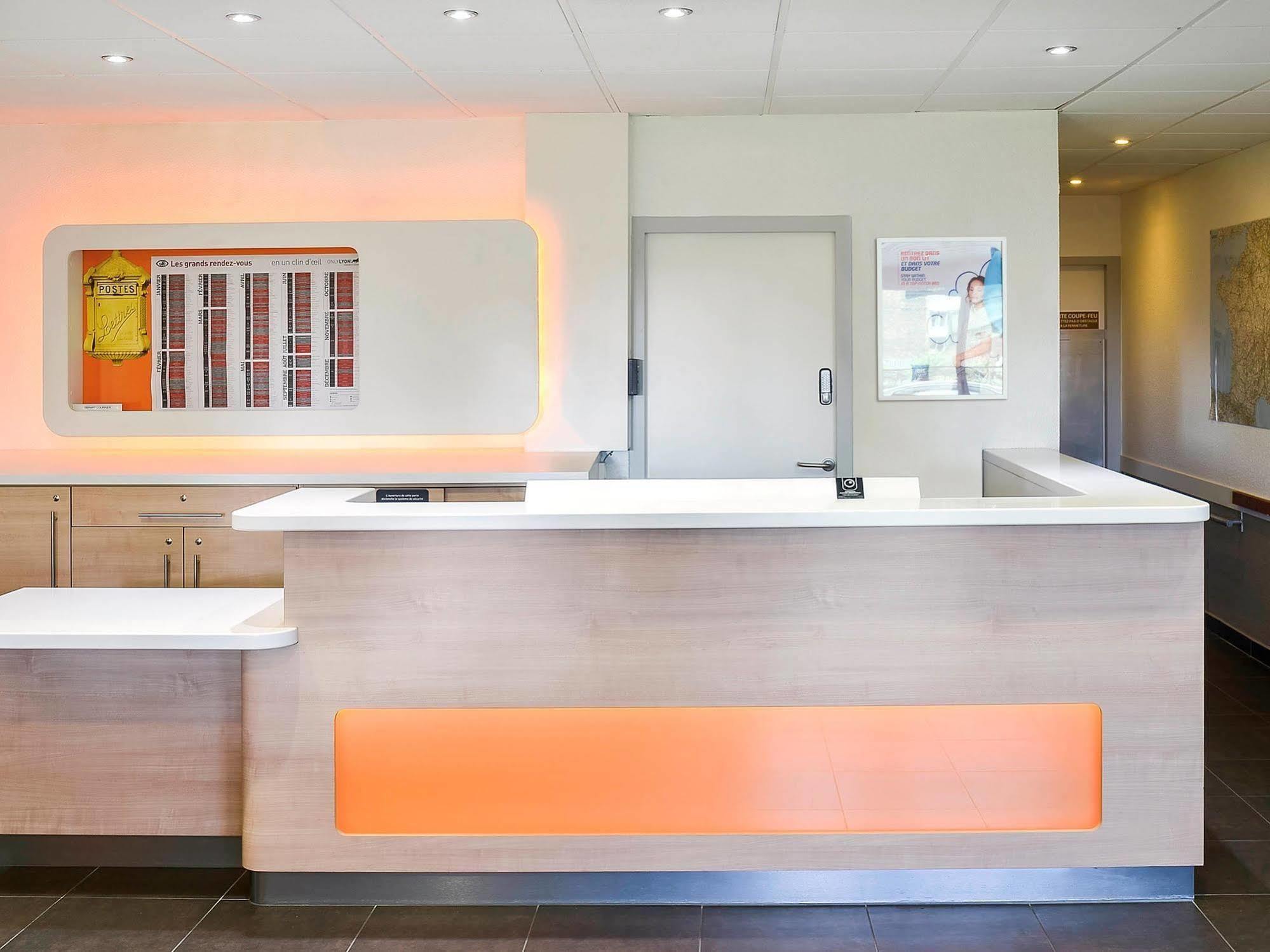 Hotel Ibis Budget Lyon Sud Saint-Fons A7 Exterior foto